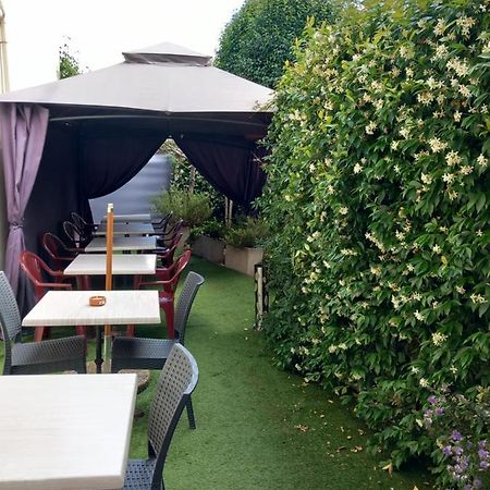 Hotel Restaurant O Regal Villeneuve-sur-Lot Bagian luar foto